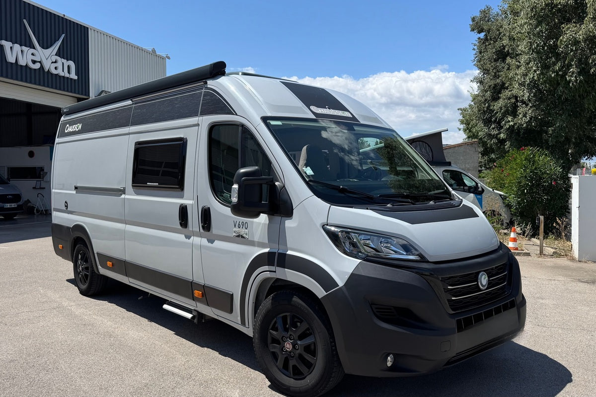 Fourgon aménagé Occasion Chausson V690 Road Line VIP 140 ch - WMV00932