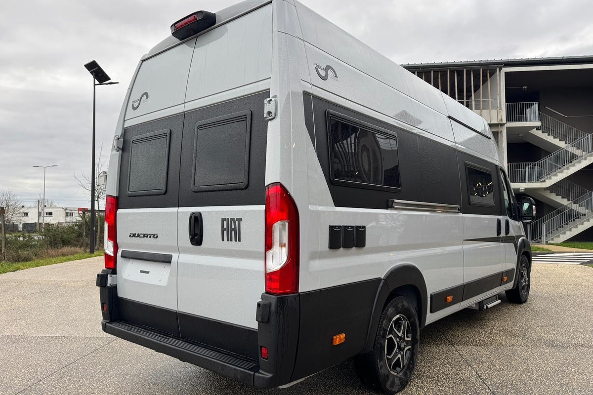 Fourgon aménagé Neuf Mega Mobil EAT8 - WMV01373