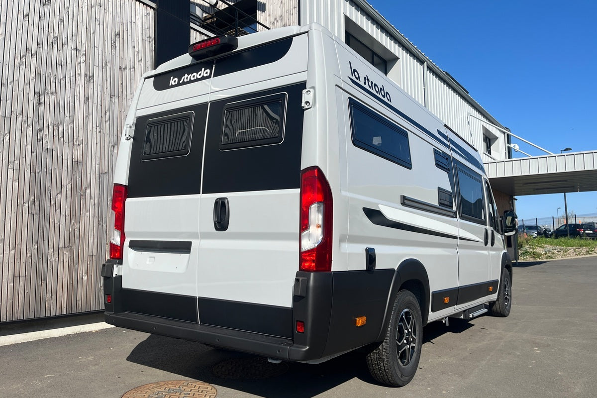 Fourgon aménagé Neuf La Strada BVA9 - WMV01037